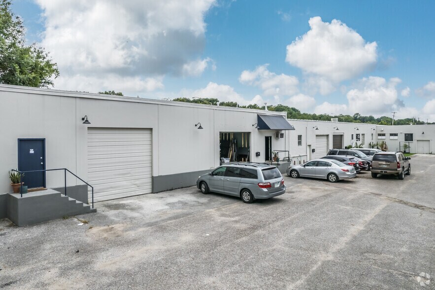 More Photos Of 4981 Summer Ave, Memphis Flex For Sale