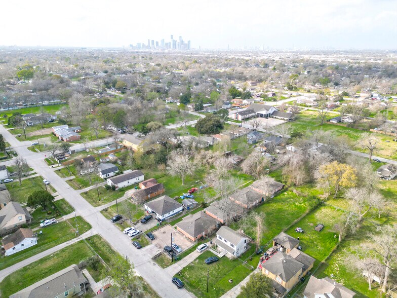 More Photos Of 4905 Kashmere St, Houston Apartments For Sale