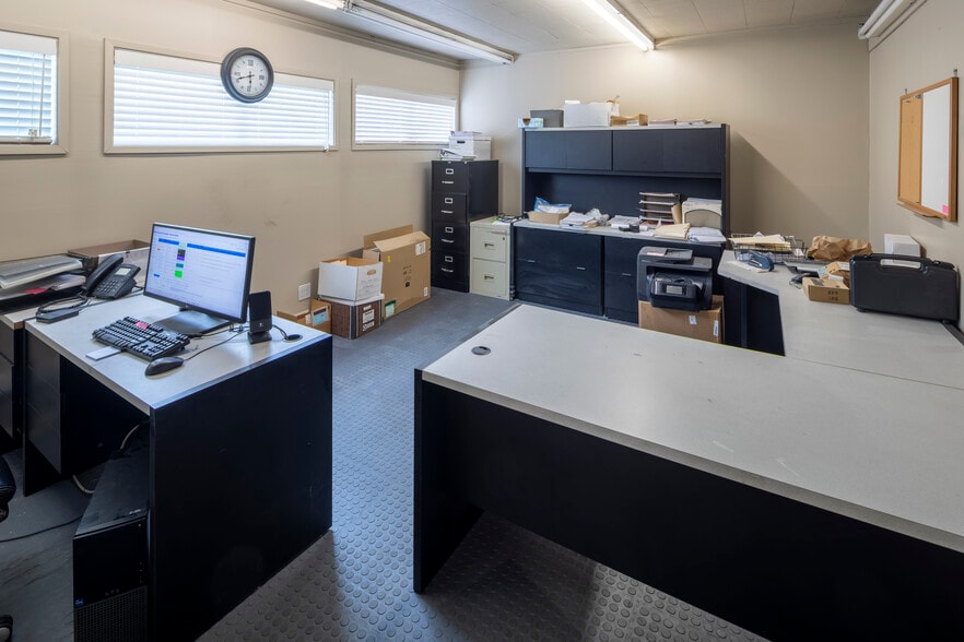 More Photos Of 14600 Ambaum Blvd SW, Burien Auto Repair For Lease