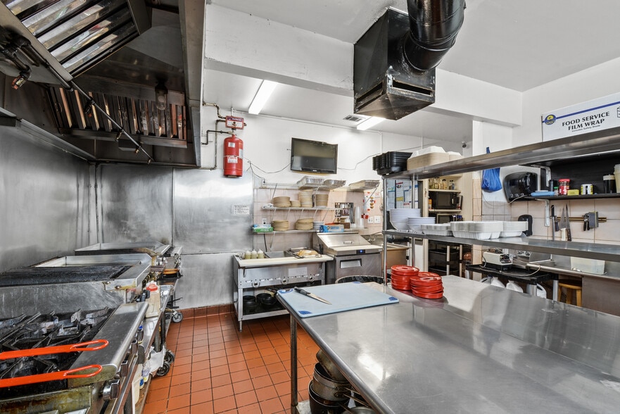 More Photos Of 528 W Chapman Ave, Orange Freestanding For Sale