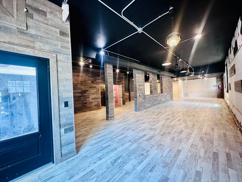 More Photos Of 103 N College Ave, Newton General Retail For Lease