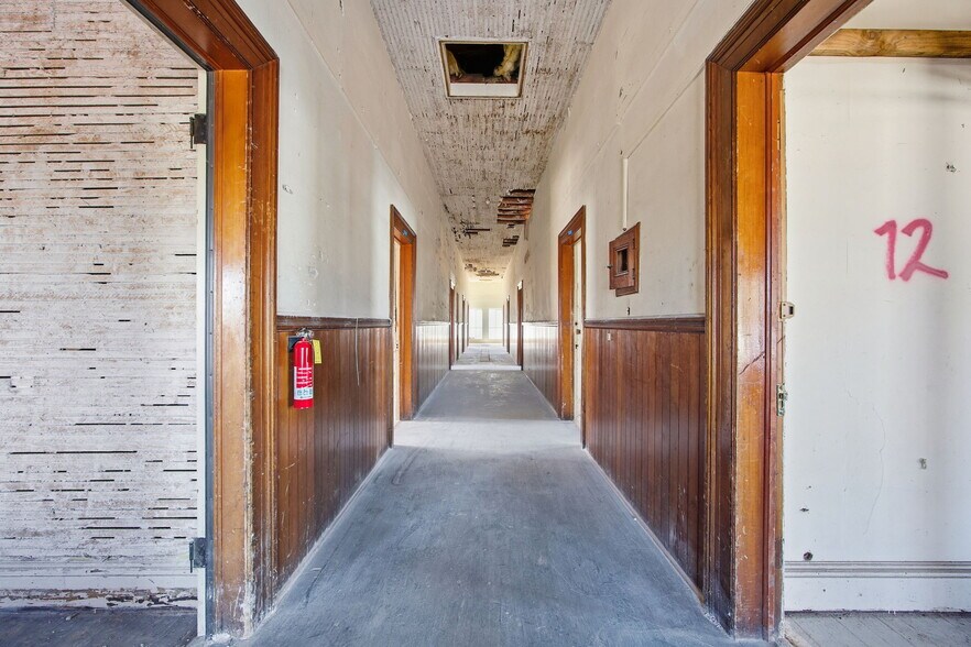 More Photos Of 104 Spruce St E, Ilwaco General Retail For Sale