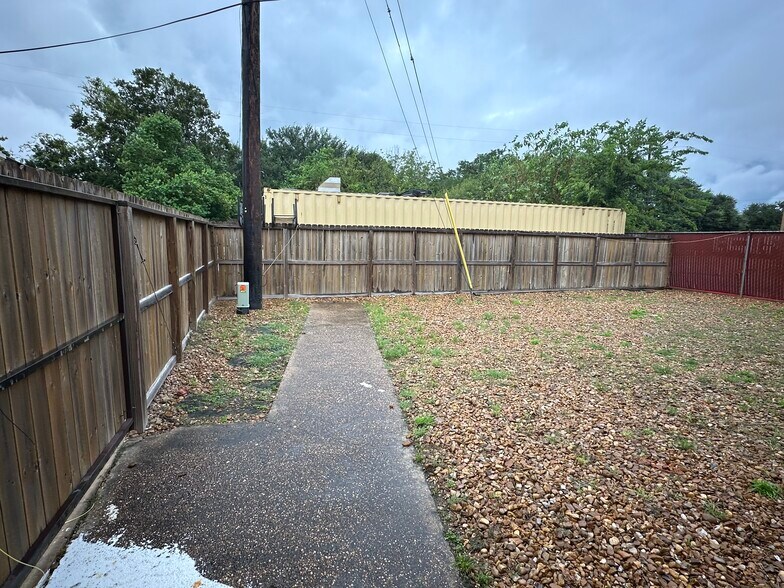 More Photos Of 10202 Mula Cir, Stafford Warehouse For Lease