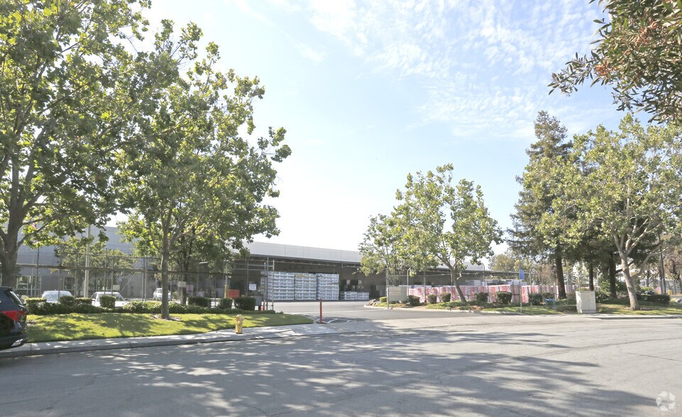 More Photos Of 40745 Encyclopedia Cir, Fremont Warehouse For Lease
