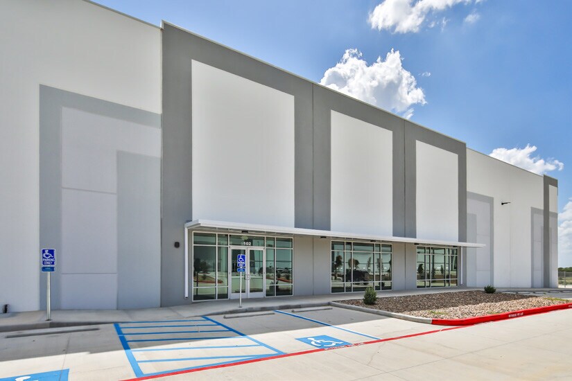 More Photos Of 102 Tottenham Dr., Laredo Warehouse For Sale
