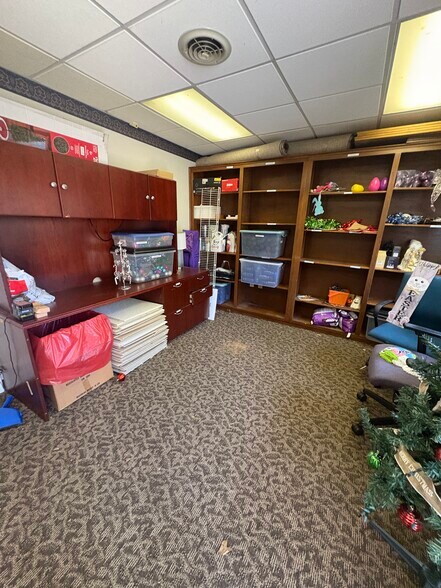 More Photos Of 773 Pershing St, Ellwood City Office For Sale
