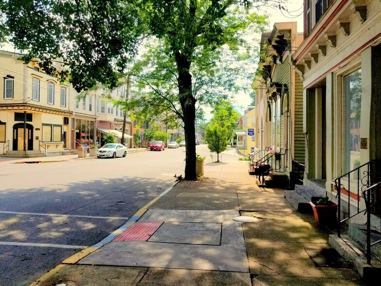 More Photos Of 325 Front St, Belvidere Office For Lease