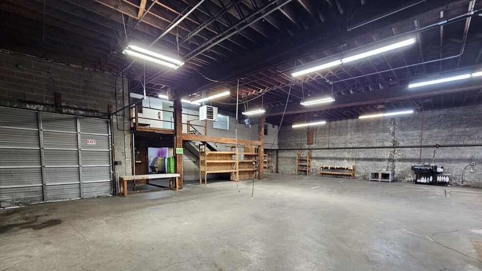 More Photos Of 735 Commerce Ave, Longview Industrial For Lease