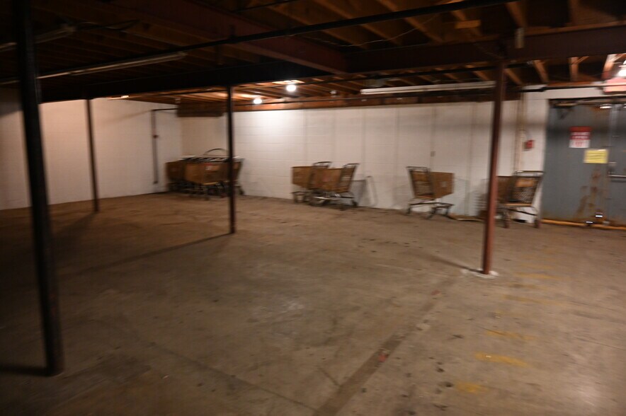 More Photos Of 2300 Claremont Ave, Ashland Freestanding For Lease