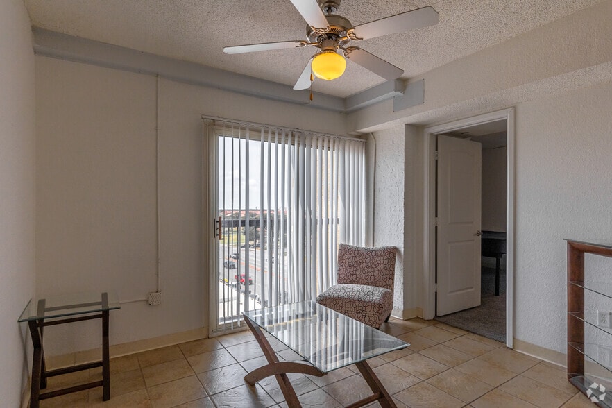 More Photos Of 1001 University Ave, Lubbock Apartments For Lease