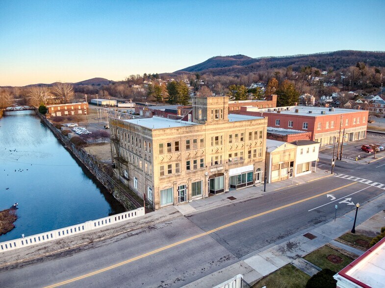 More Photos Of 110 N Washington Ave, Pulaski Flex For Sale