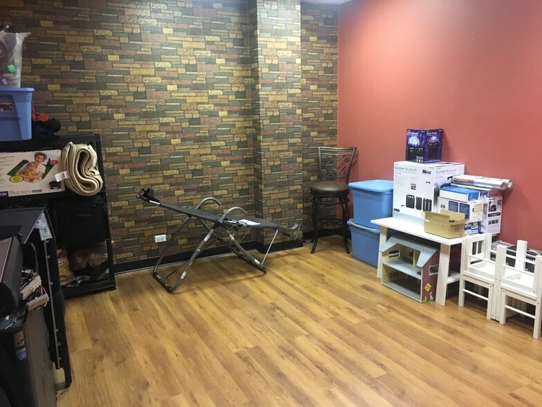 More Photos Of 1001 Entry Dr, Bensenville Warehouse For Lease