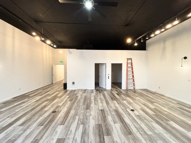 More Photos Of 265 S Main St, Independence Storefront Retail Office For Sale