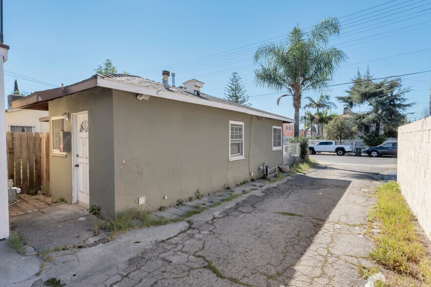 More Photos Of 11853 Hart St, North Hollywood Multifamily For Sale