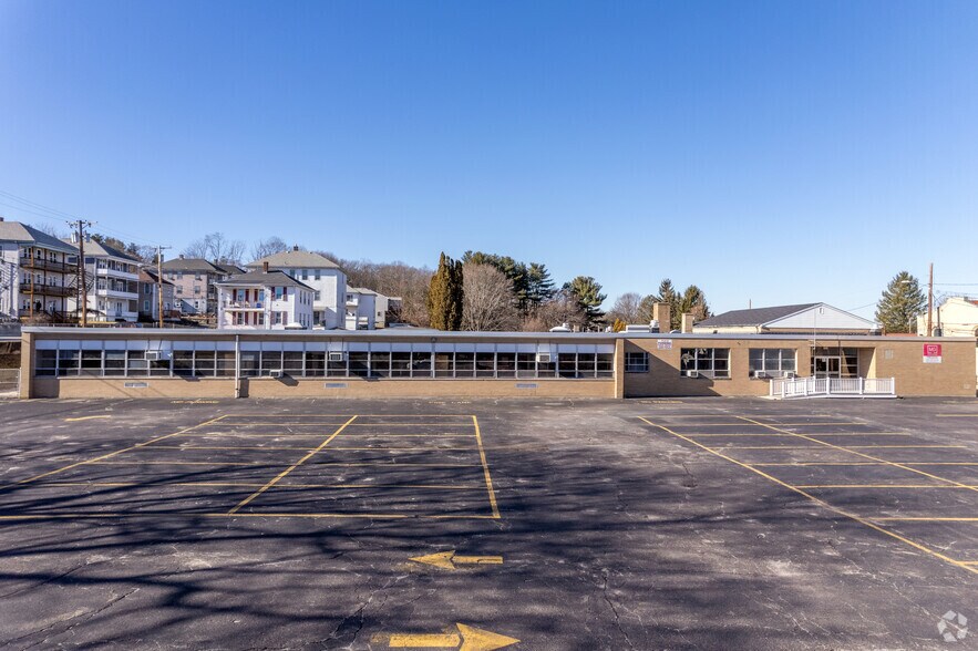 More Photos Of 33 Division St, Manville Schools For Lease