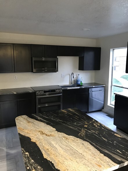 More Photos Of 2025 Jerry Murphy Rd, Pueblo Apartments For Sale