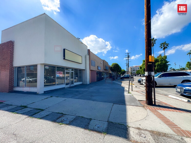 More Photos Of 18353 Sherman Way, Reseda Storefront Retail Office For Lease