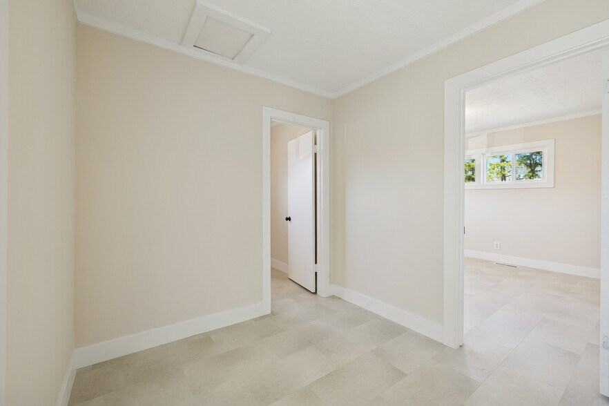 More Photos Of 319 Highway 76, White House Office For Lease