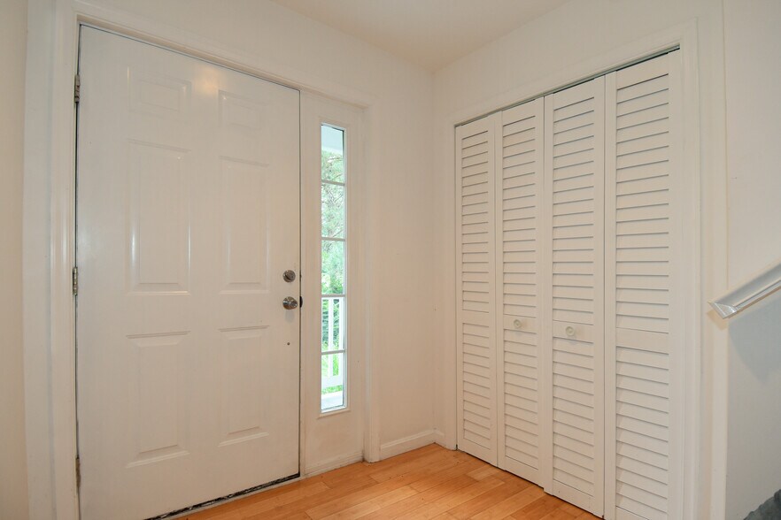 More Photos Of 1705 Commonwealth Ave, Alexandria Apartments For Sale
