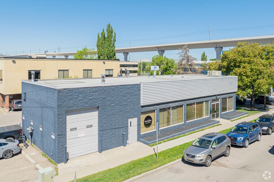 More Photos Of 1801 10th Ave SW, Calgary Showroom For Lease