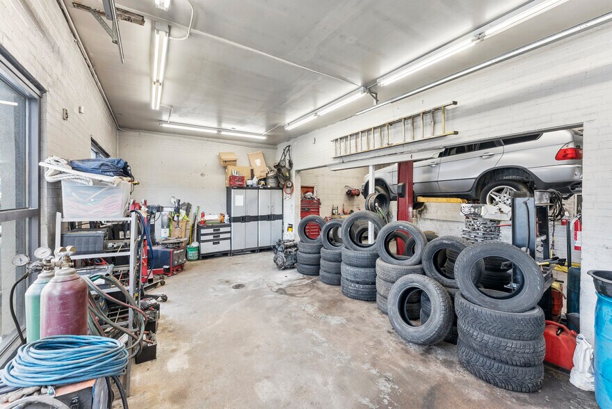 More Photos Of 4201 E Lake St, Minneapolis Auto Dealership For Sale