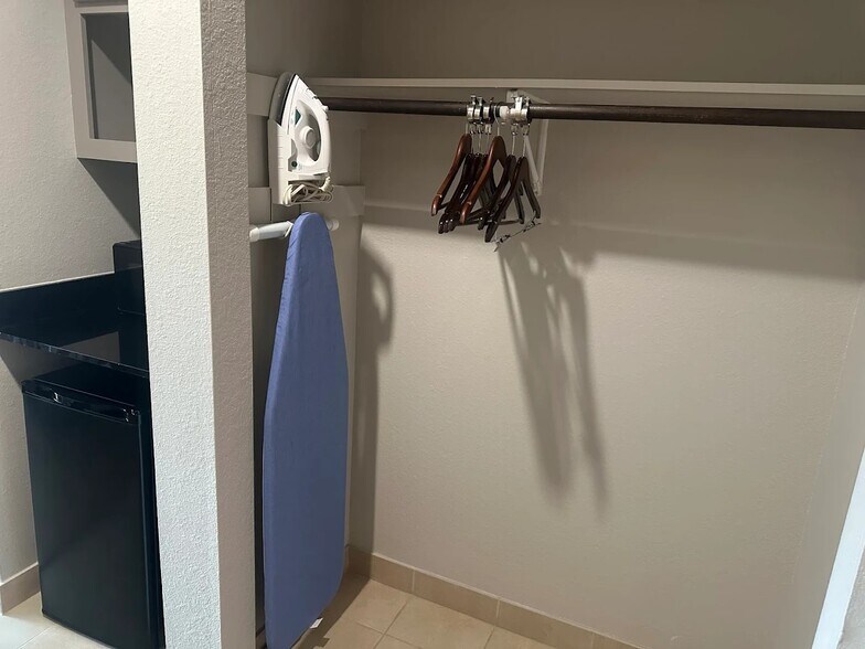 More Photos Of 702 Highway 146 S, La Porte Hotel For Sale