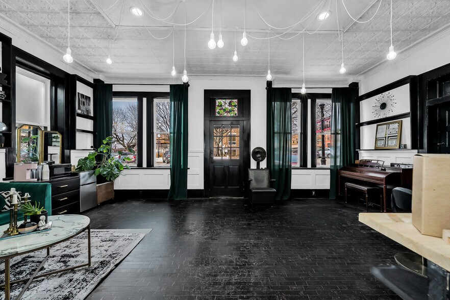 More Photos Of 110 S 2nd St, Ozark Flex For Sale