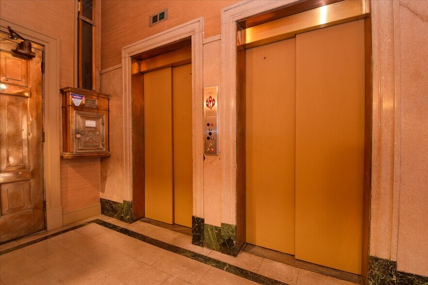 More Photos Of 102 Campbell Ave SW, Roanoke Office For Sale