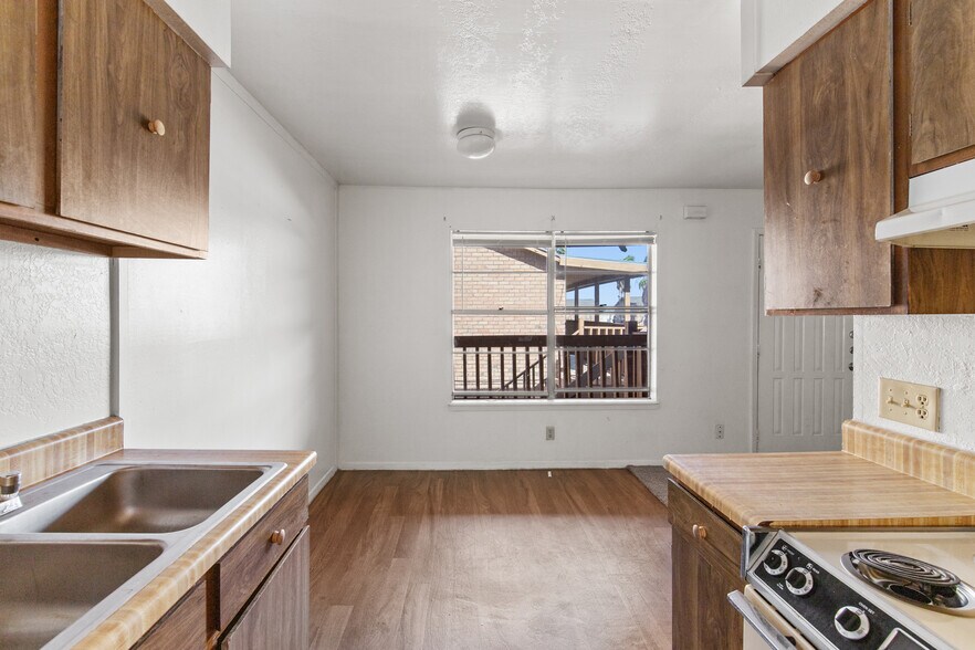 More Photos Of 1500 Sam Houston, Harlingen Apartments For Sale