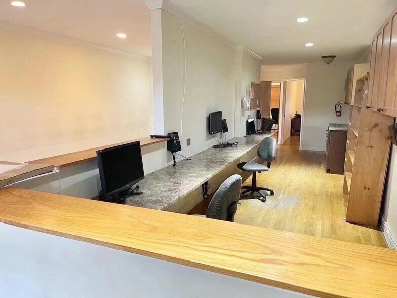 More Photos Of 19906 47th Ave, Flushing Apartments For Lease