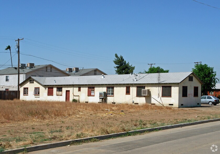 Primary Photo Of 2702-2720 E Hedges Ave, Fresno Apartments For Sale