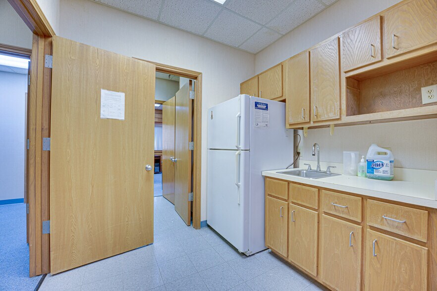 More Photos Of 2909 S Hampton Rd, Dallas Medical For Sale