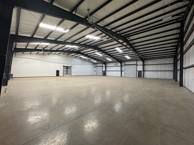 More Photos Of 161 Don Westbrook Ave S, Jasper Manufacturing For Sale