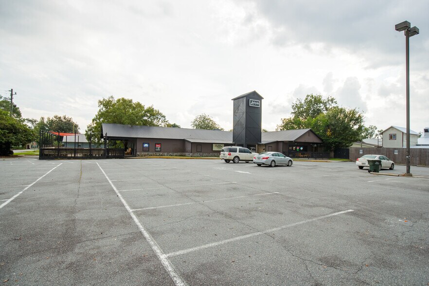 More Photos Of 1903 Baytree Pl, Valdosta Restaurant For Sale