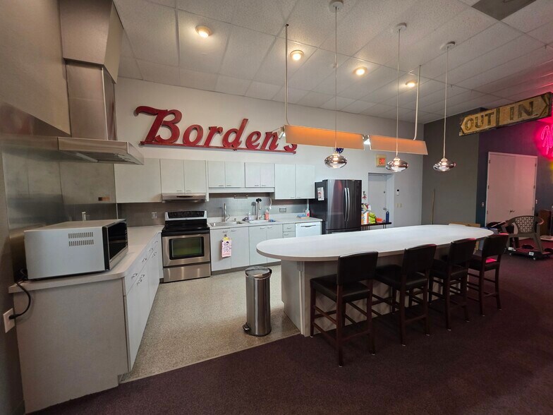 More Photos Of 1401 22nd St N, Saint Petersburg Manufacturing For Lease