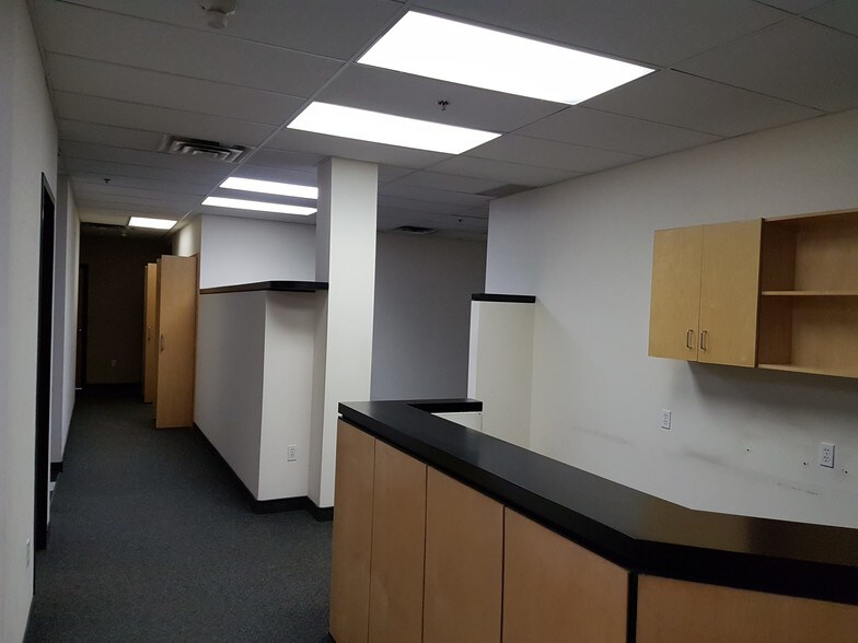 More Photos Of 180 James St S, Hamilton Office For Lease