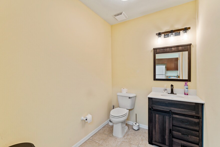 More Photos Of 18540-18544 N Dale Mabry Hwy, Lutz Office For Sale