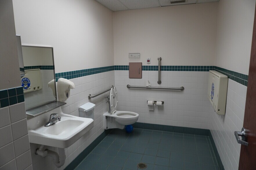 More Photos Of 3809 S 42nd St, Minneapolis Medical For Sale