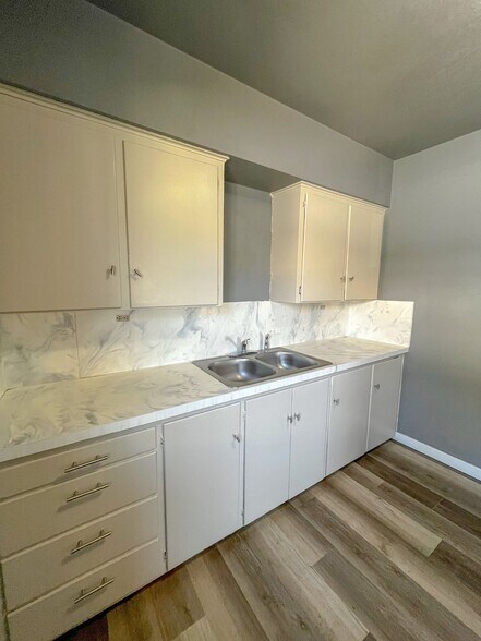 More Photos Of 204 SE 12th St, College Place Apartments For Sale
