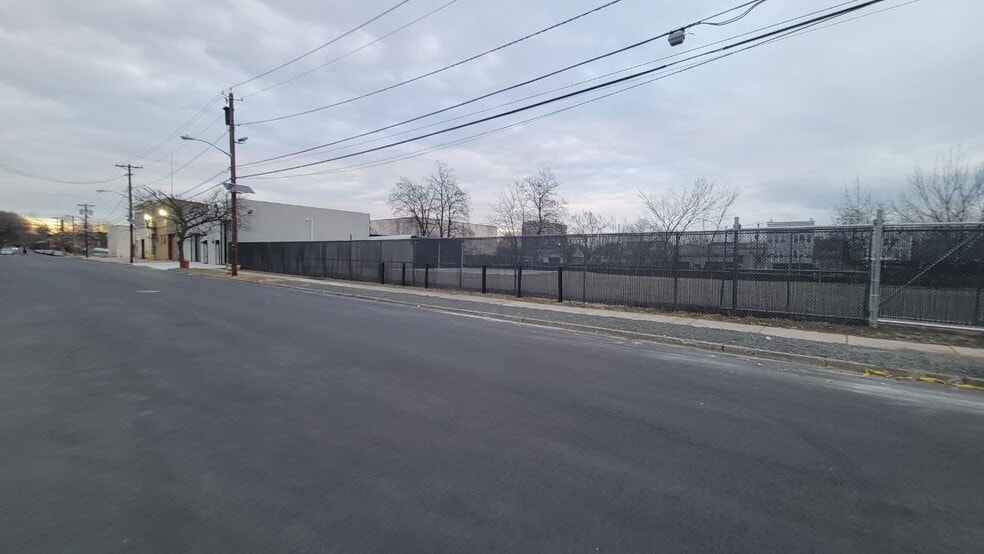 More Photos Of 160-178 Jelliff Ave, Newark Warehouse For Sale