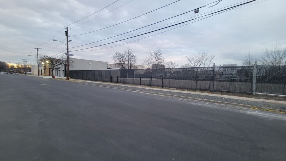 More Photos Of 160-178 Jelliff Ave, Newark Warehouse For Sale