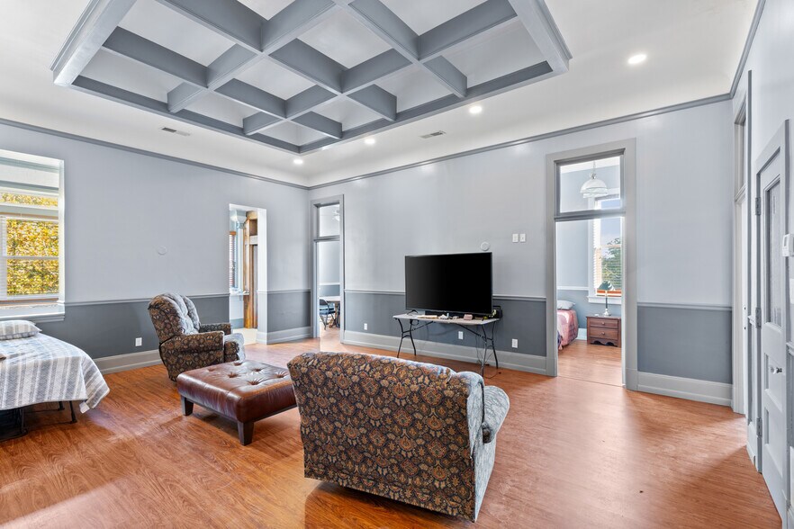 More Photos Of 2200 Union St, Bellaire Warehouse For Sale