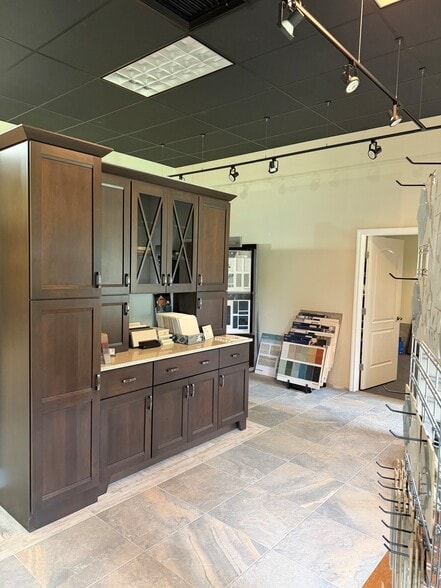 More Photos Of 65 Louis St, Newington Flex For Lease
