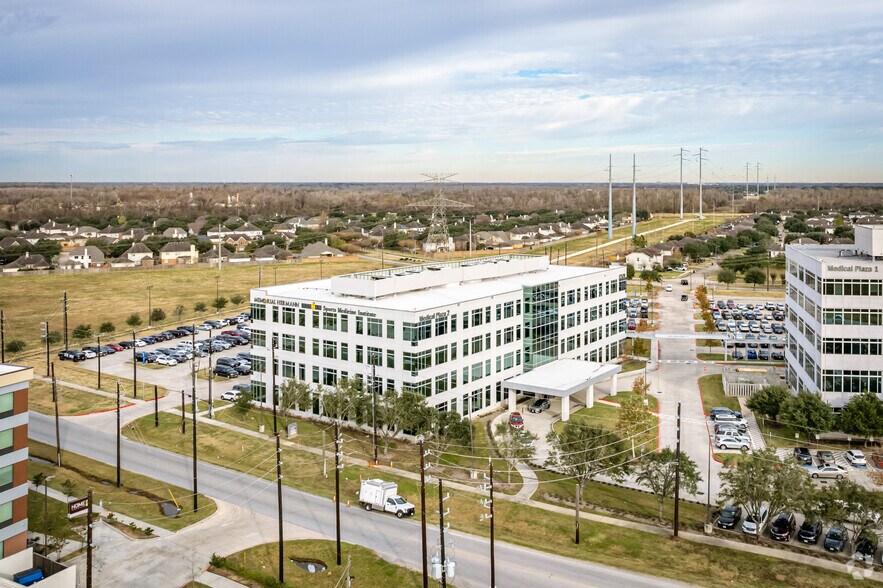 More Photos Of 17520 W Grand Pkwy S, Sugar Land Medical For Lease