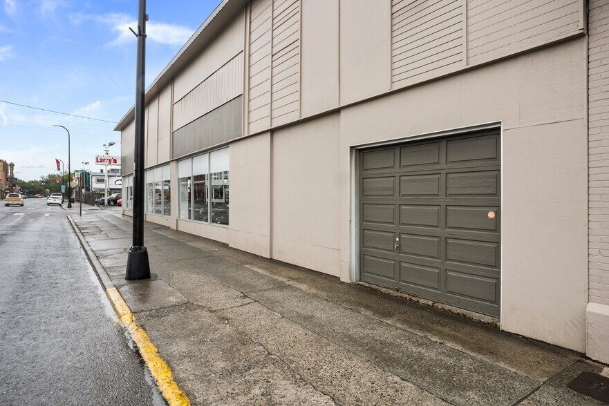 More Photos Of 300 S Tower Ave, Centralia Storefront Retail Office For Sale