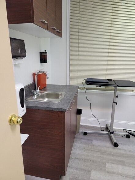 More Photos Of 802 N West St, Wilmington Office For Lease