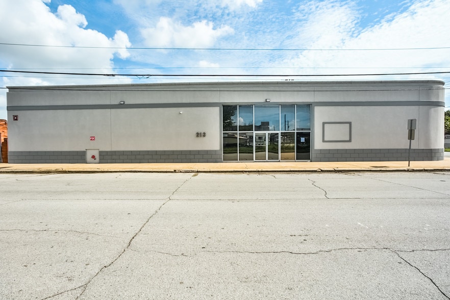 More Photos Of 213 Shaw Ave, Pasadena Industrial For Lease