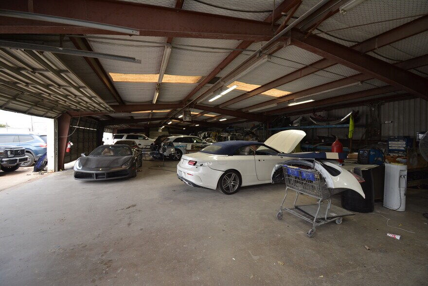 More Photos Of 5610-5613 Southwest Fwy, Houston Flex For Lease