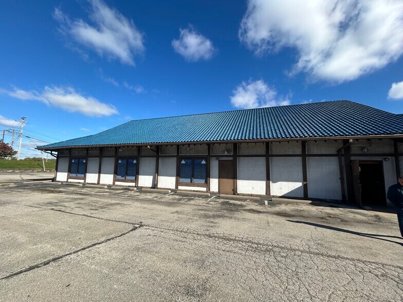 More Photos Of 8 Tech One Dr, Monroeville Restaurant For Lease