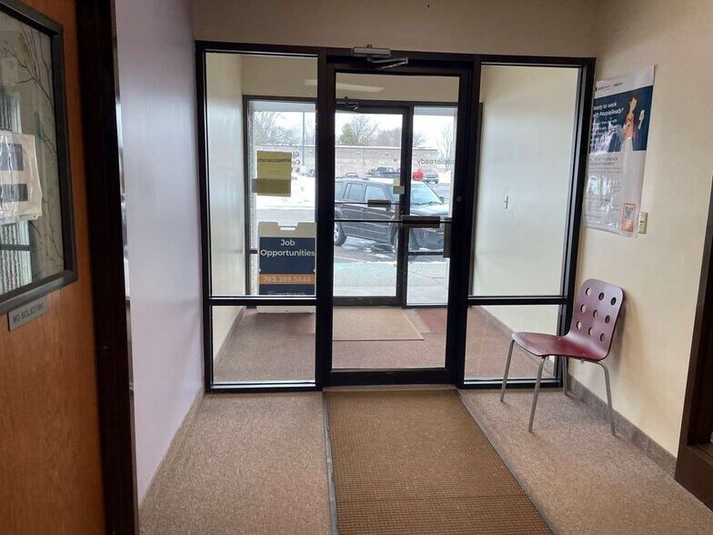 More Photos Of 110-114 S Rum River Dr, Princeton General Retail For Lease